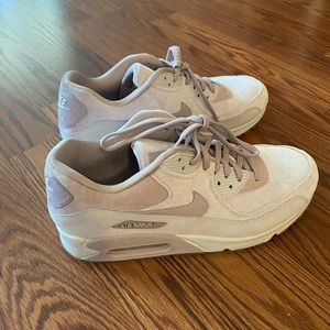 Pink Nike Air Max size 9.5